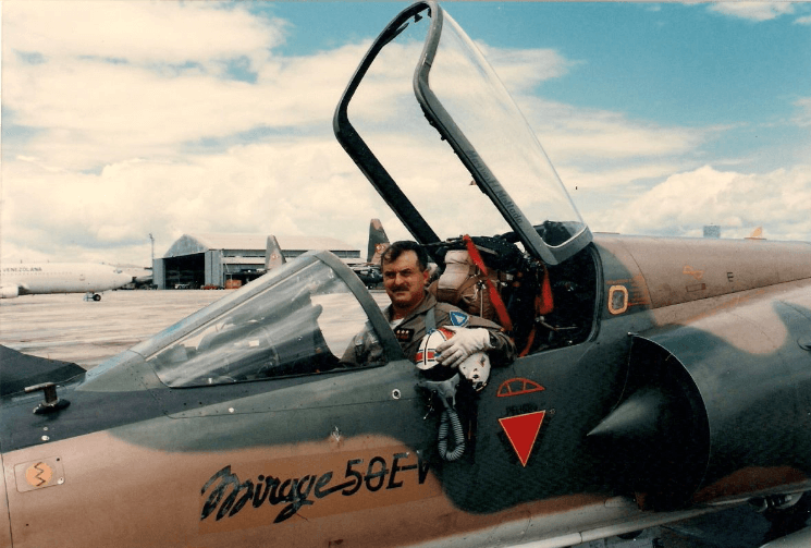 Martín Lon Blanco en cabina de Mirage 50EV